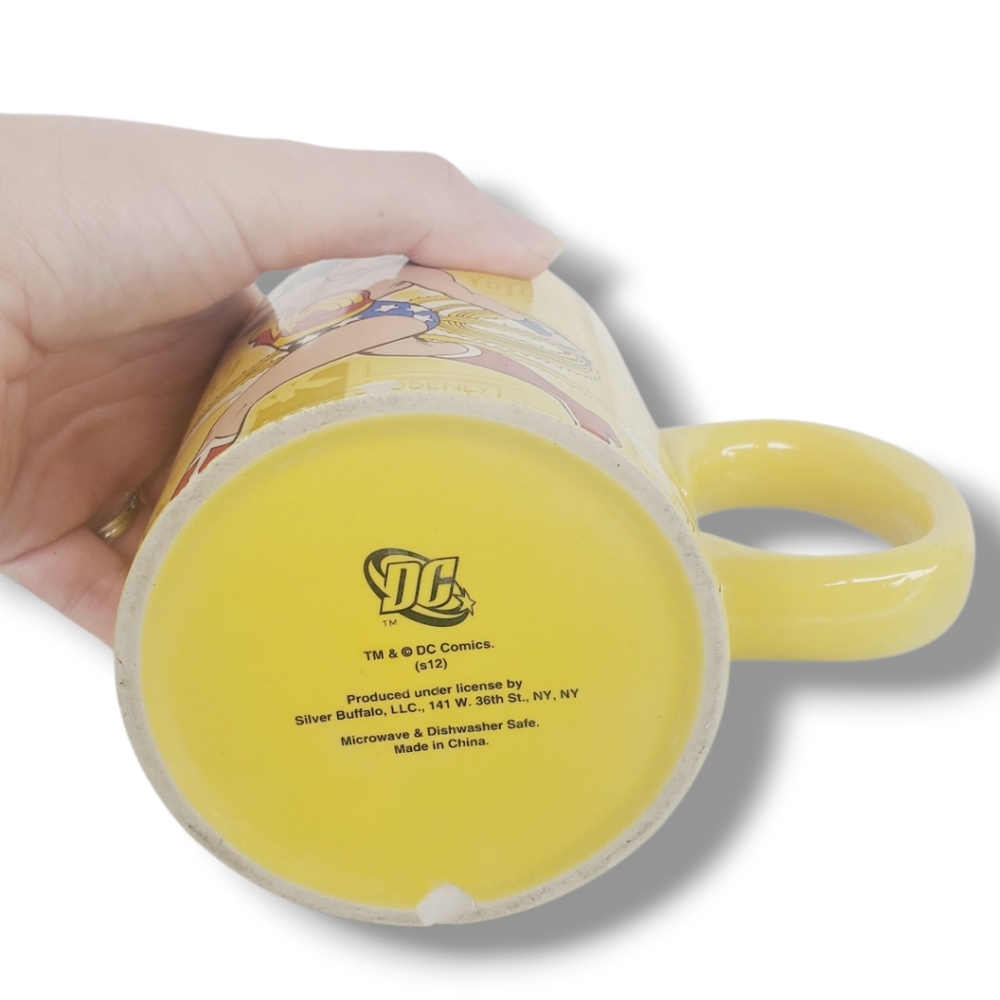 Wonder Woman Yellow Coffee Mug Logo Cup DC Comics 12 oz - Picture 3 of 4